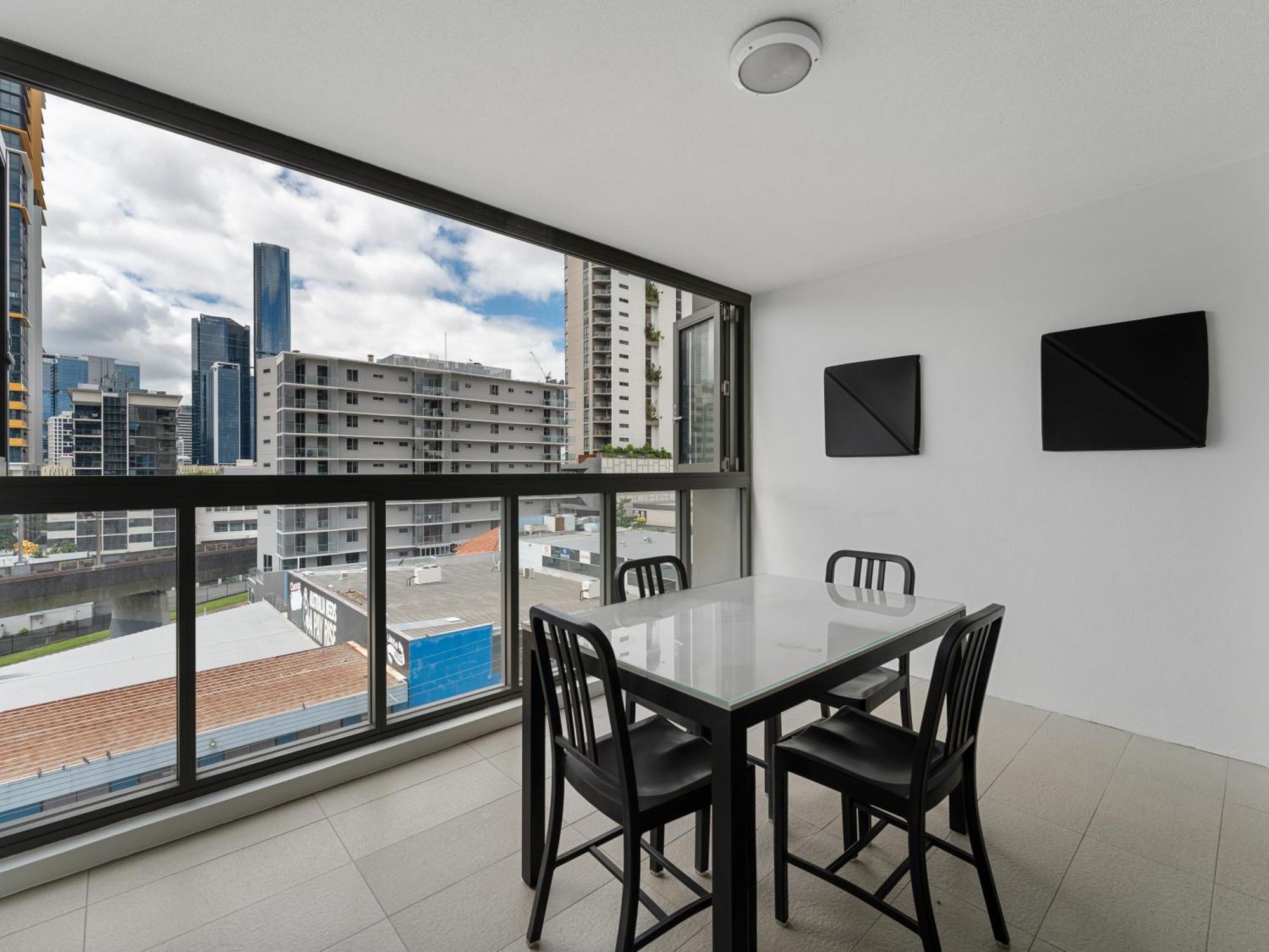 Discover Urban Bliss In Our 1-Bedroom King Bed Apartment! City Views And Cultural Gems Brisbane Exteriér fotografie